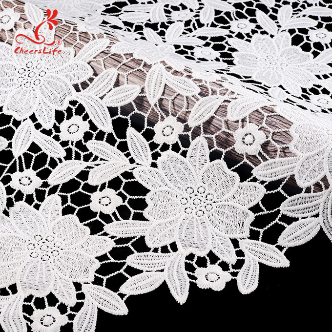 tela floral solúvel em água do bordado da largura de 125cm com lantejoulas